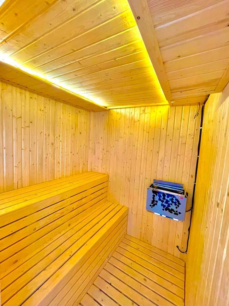 ویلا 4 خوابه استخر آبگرم روباز تریپلکس رودهن