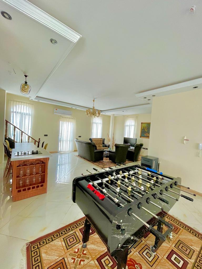 ویلا 4 خوابه استخر آبگرم روباز تریپلکس رودهن