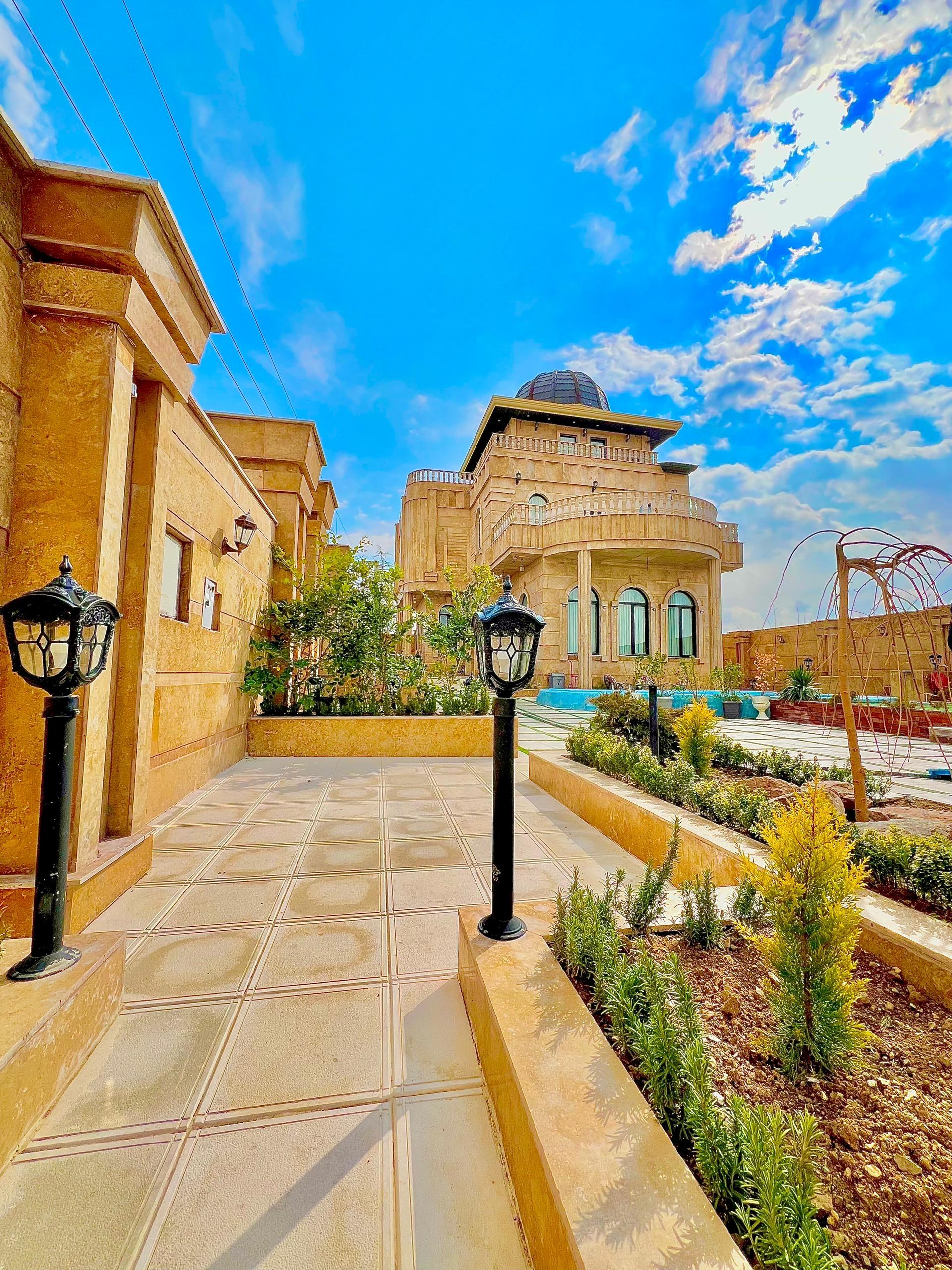 ویلا 4 خوابه استخر آبگرم روباز تریپلکس رودهن