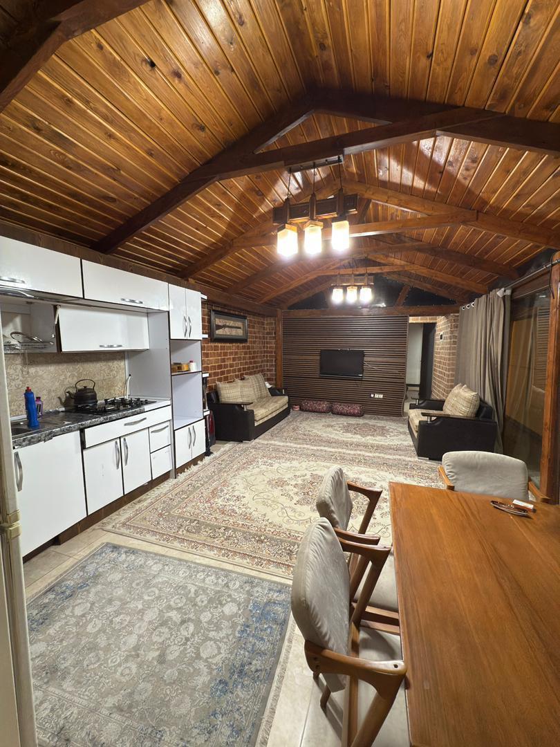 کلبه چوبی با استخر آب گرم در خان زنیان