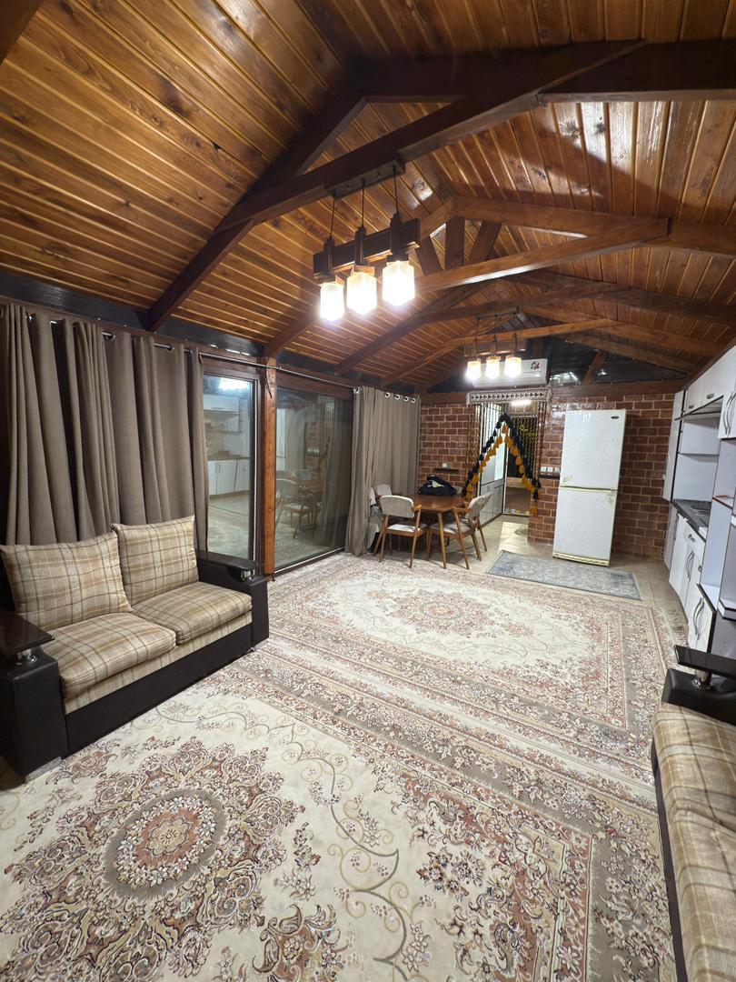 کلبه چوبی با استخر آب گرم در خان زنیان