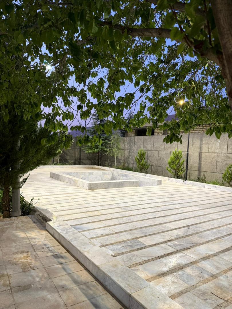 کلبه چوبی با استخر آب گرم در خان زنیان