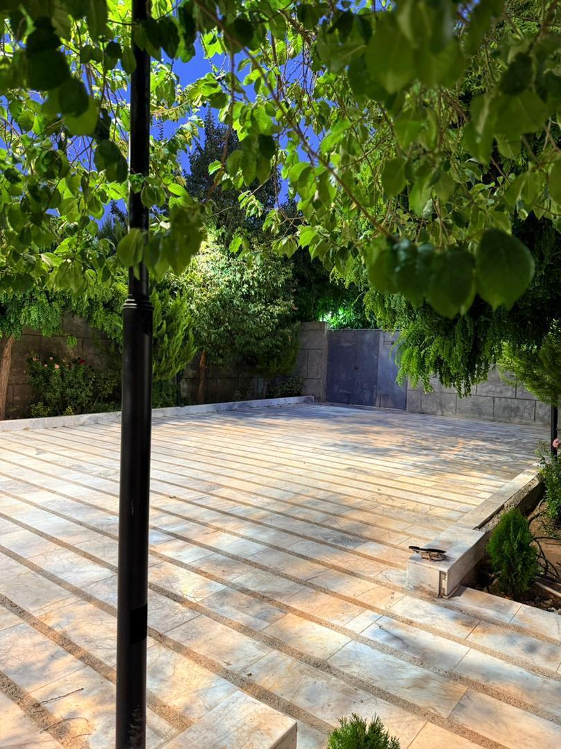 کلبه چوبی با استخر آب گرم در خان زنیان