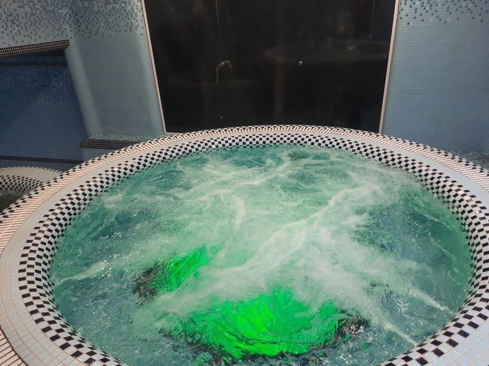 ویلا استخر و جکوزی دار اطراف شیراز