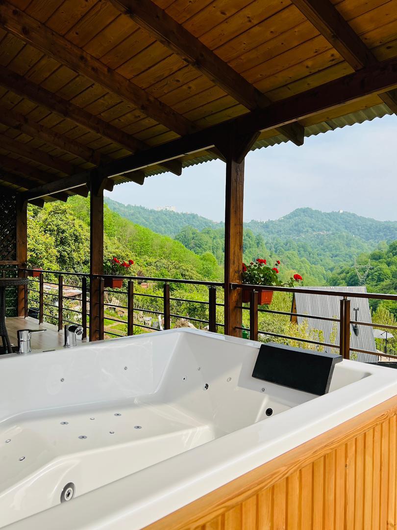 رزرو کلبه جنگلی دهلی جکوزی دار در رامسر واحد کلاسیک