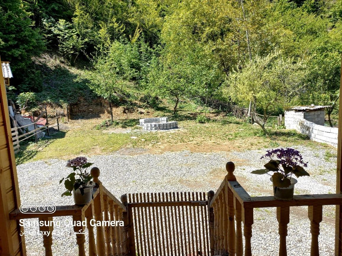 کلبه چوبی سوئیسی دلوین در جاده اسالم