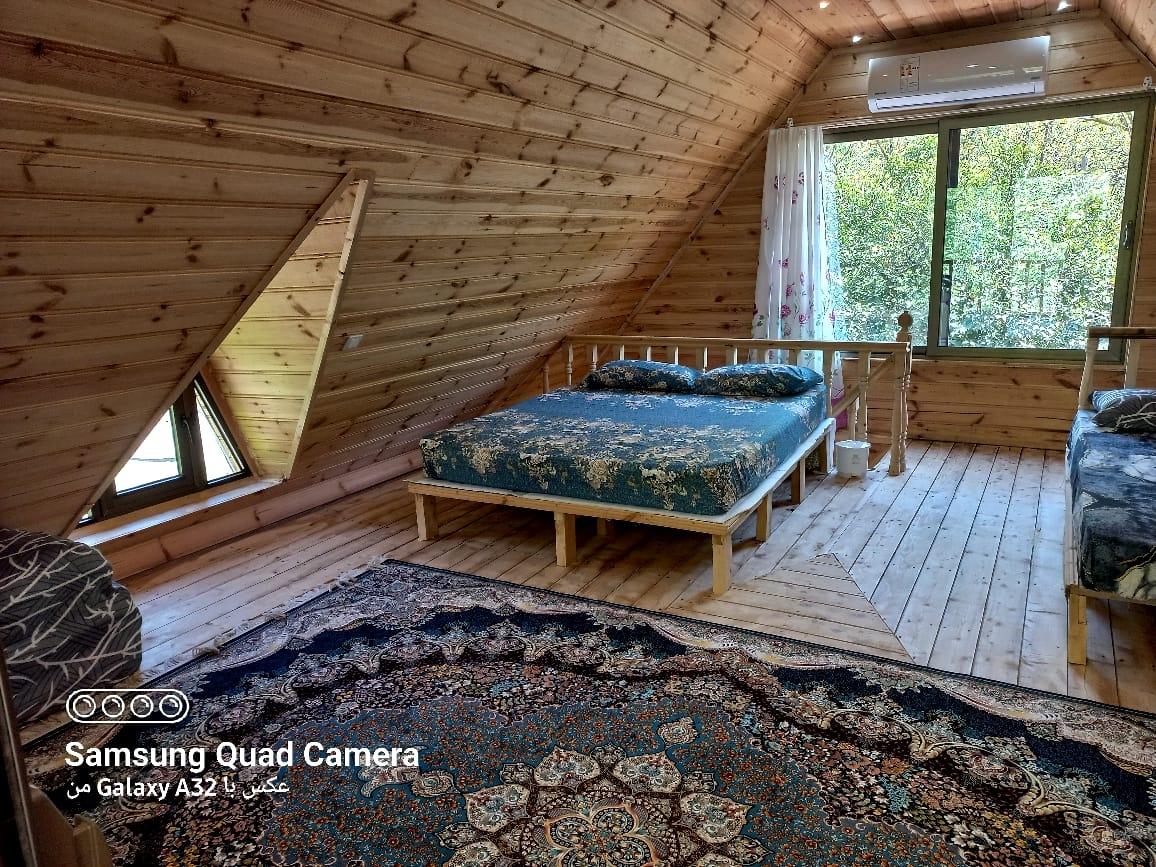 کلبه چوبی سوئیسی دلوین در جاده اسالم