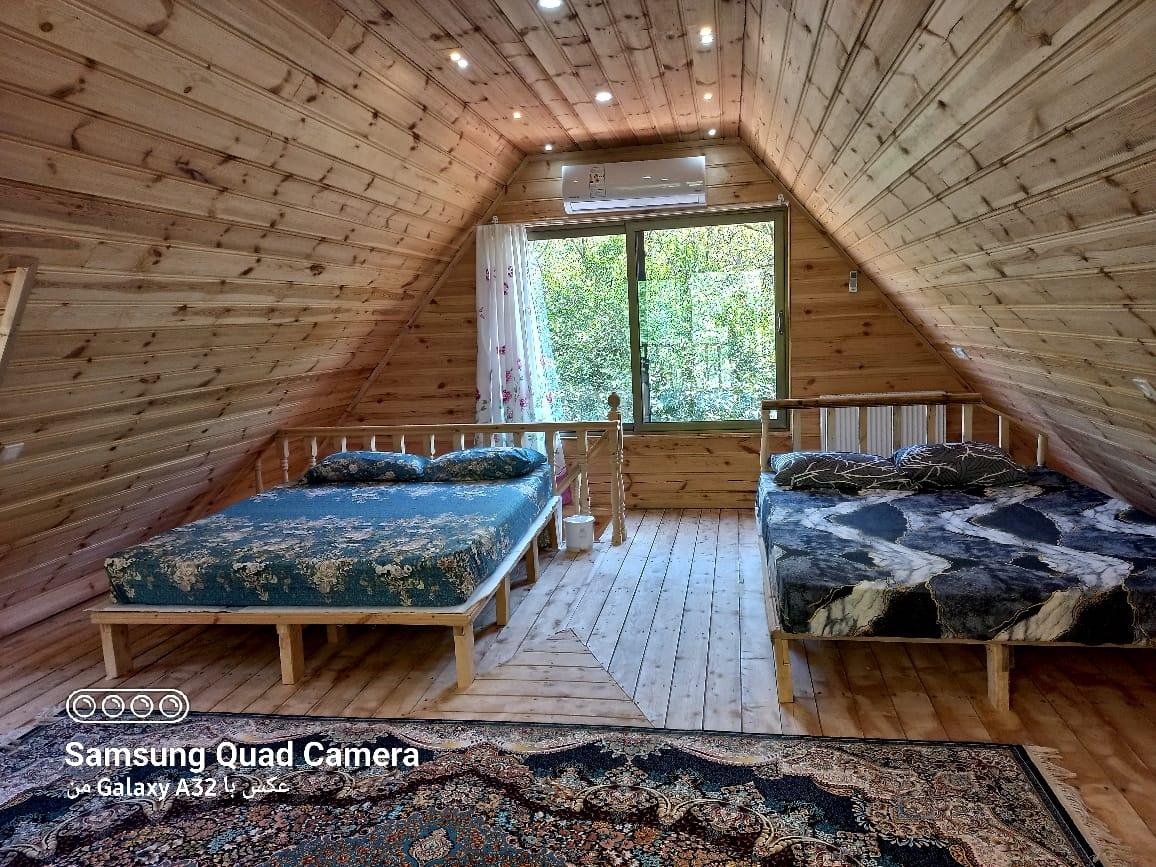 کلبه چوبی سوئیسی دلوین در جاده اسالم