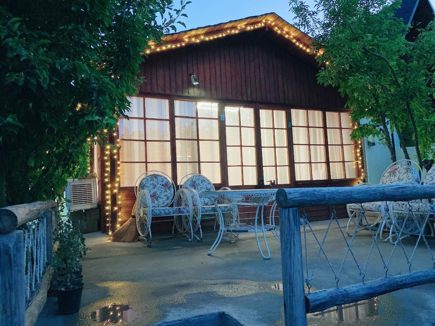 کلبه چوبی تک خواب دشت ارژن