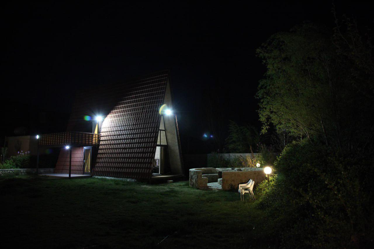 کلبه سوئیسی دو خواب برکه