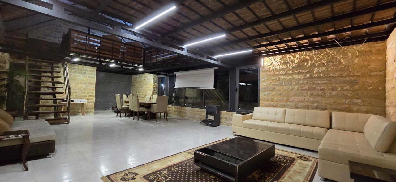 کلبه فرانسوی بهار خواب برکه