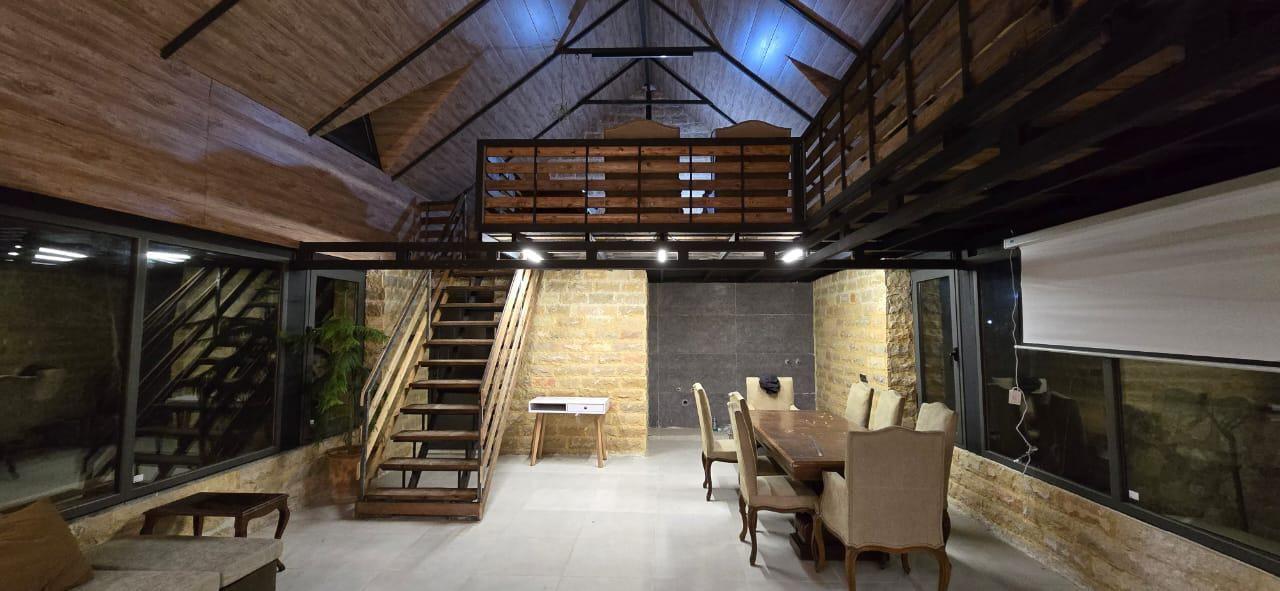 کلبه فرانسوی بهار خواب برکه