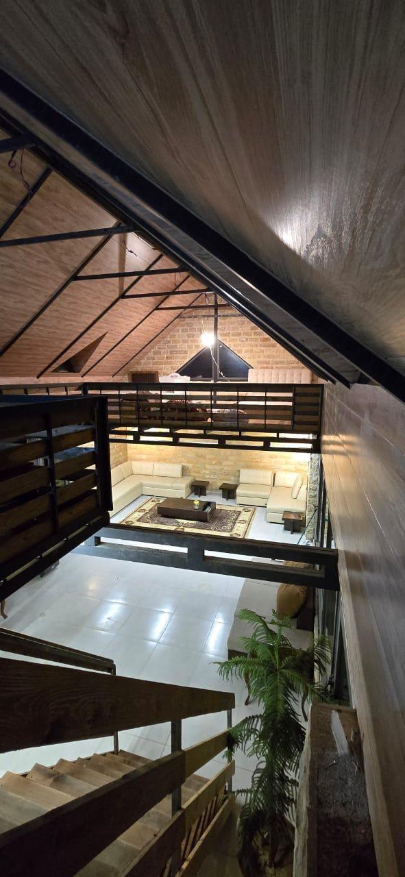 کلبه فرانسوی بهار خواب برکه