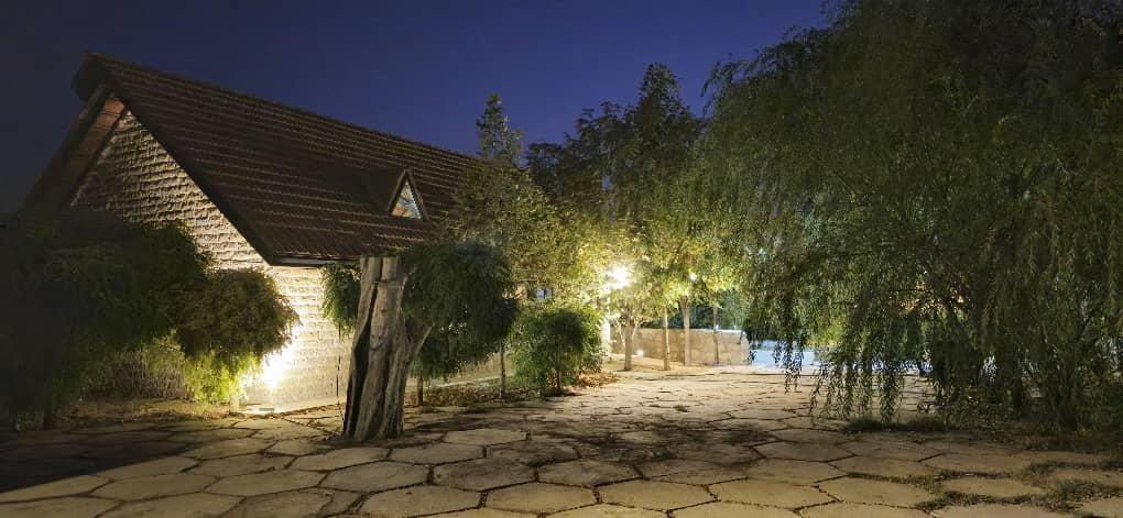 کلبه فرانسوی بهار خواب برکه