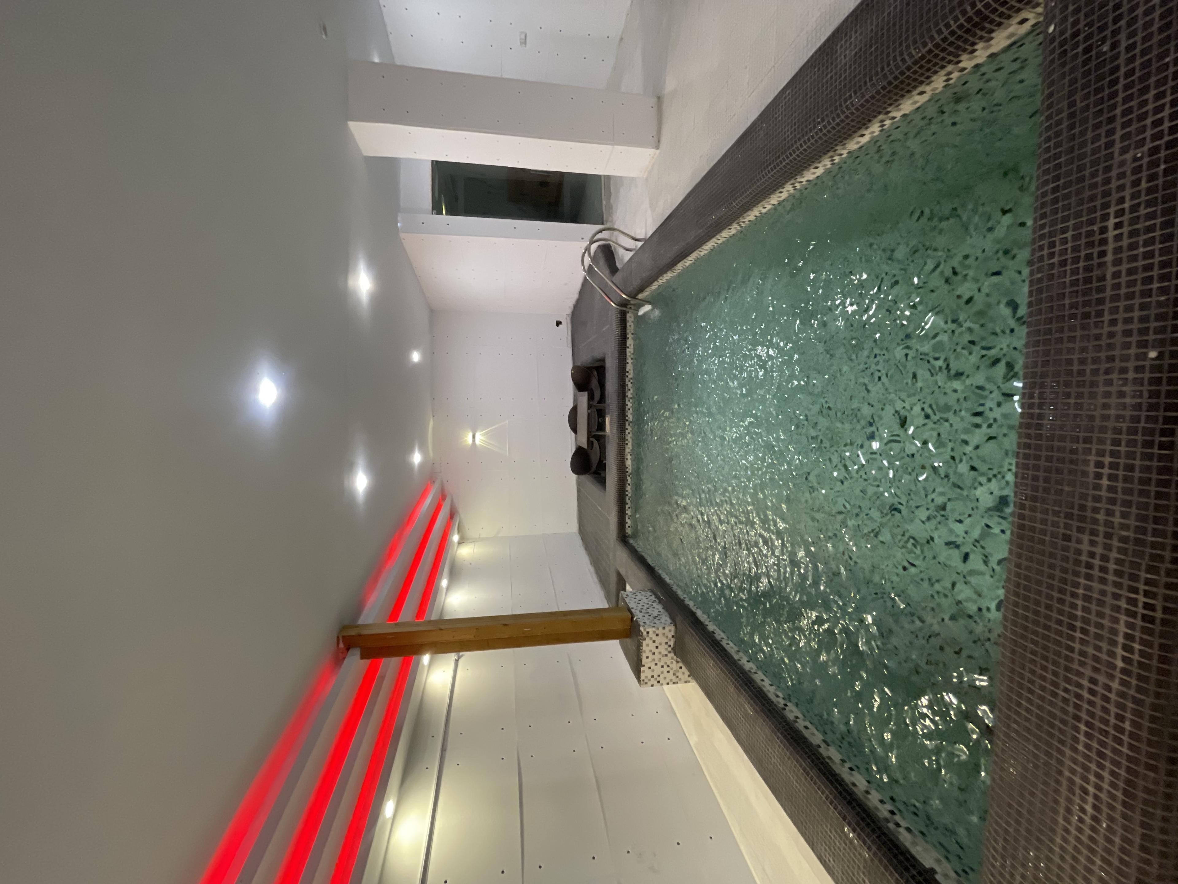 ویلا شهرکی سه خواب استخردار آسایش