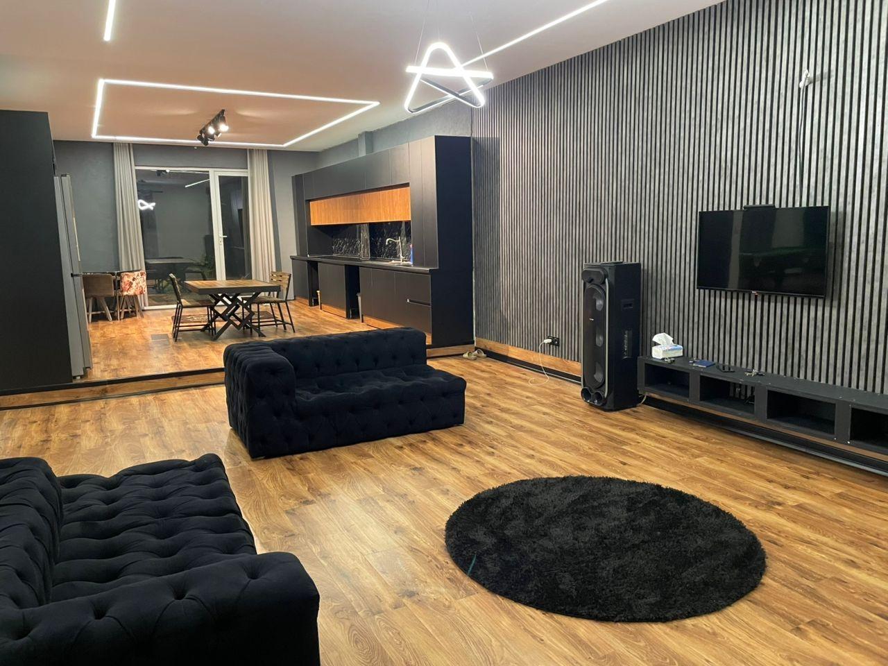 ویلایی مدرن استخردار با جکوزی آراد