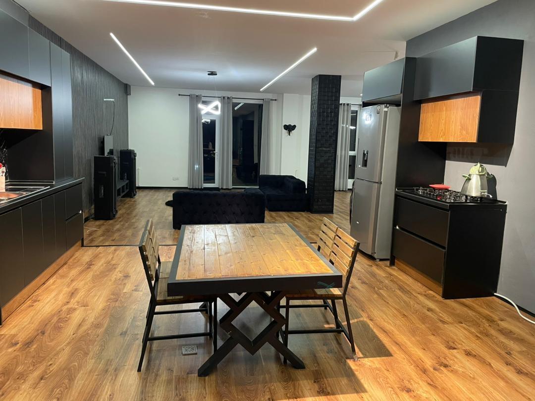 ویلایی مدرن استخردار با جکوزی آراد