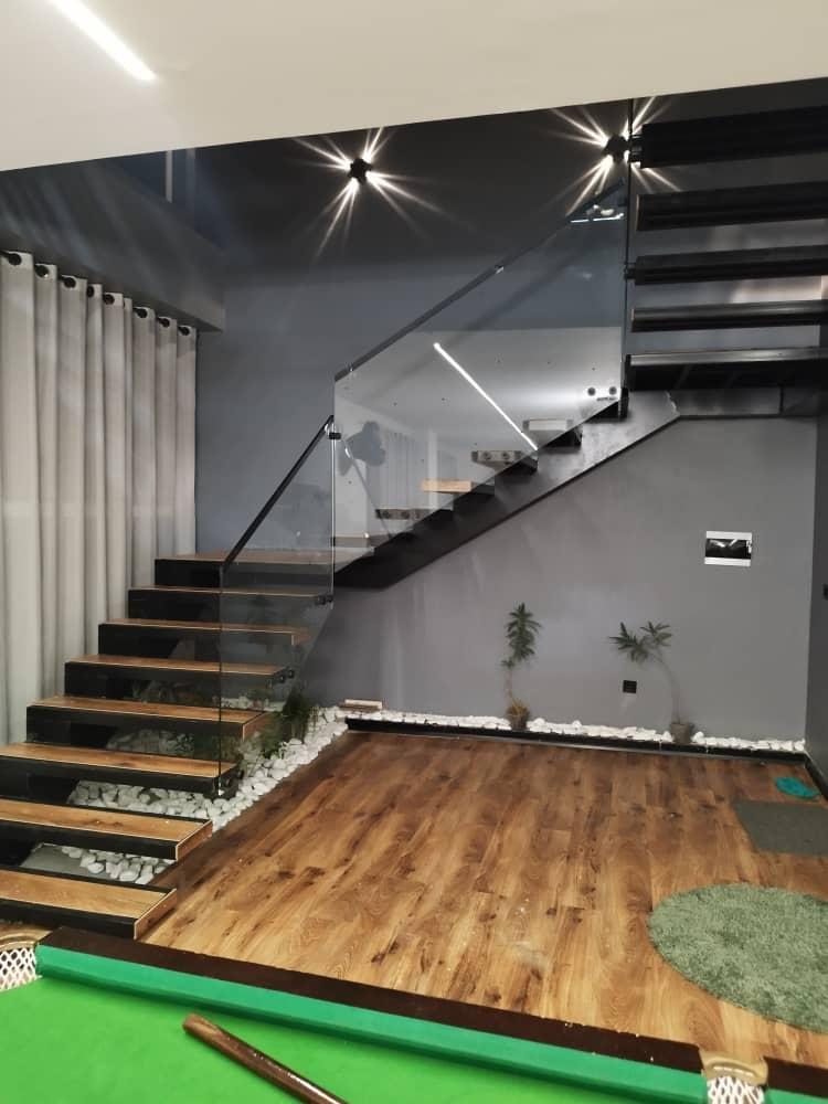 ویلایی مدرن استخردار با جکوزی آراد