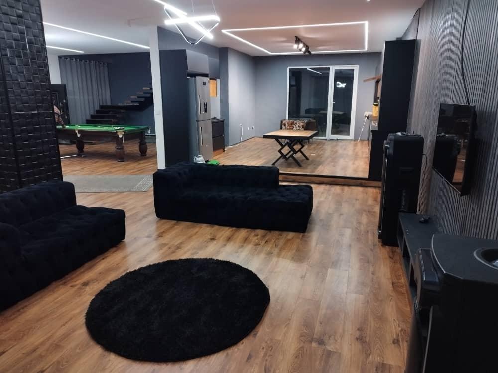 ویلایی مدرن استخردار با جکوزی آراد