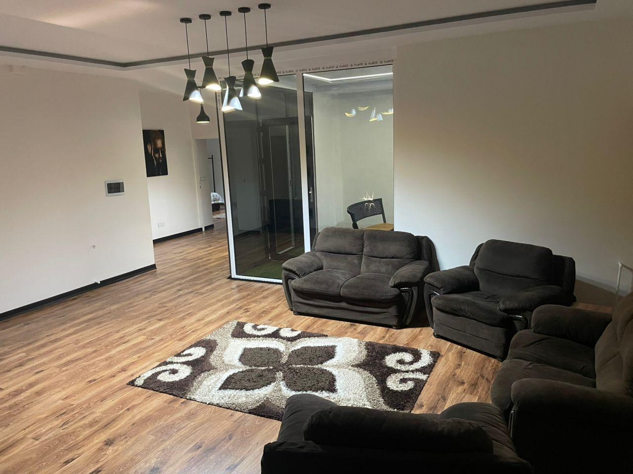 ویلایی مدرن استخردار با جکوزی آراد