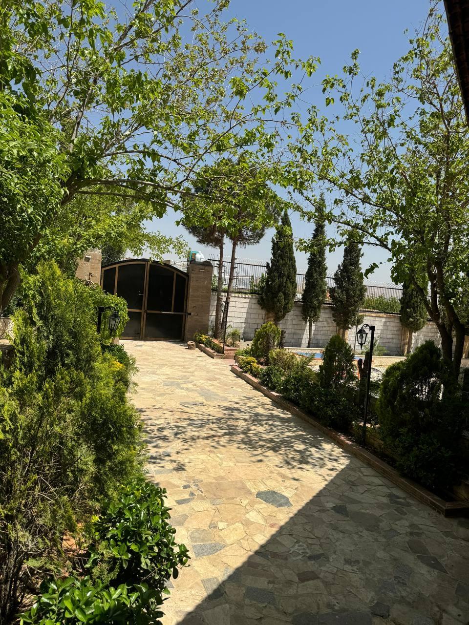 ویلا باغ بااستخر آب گرم درشیراز