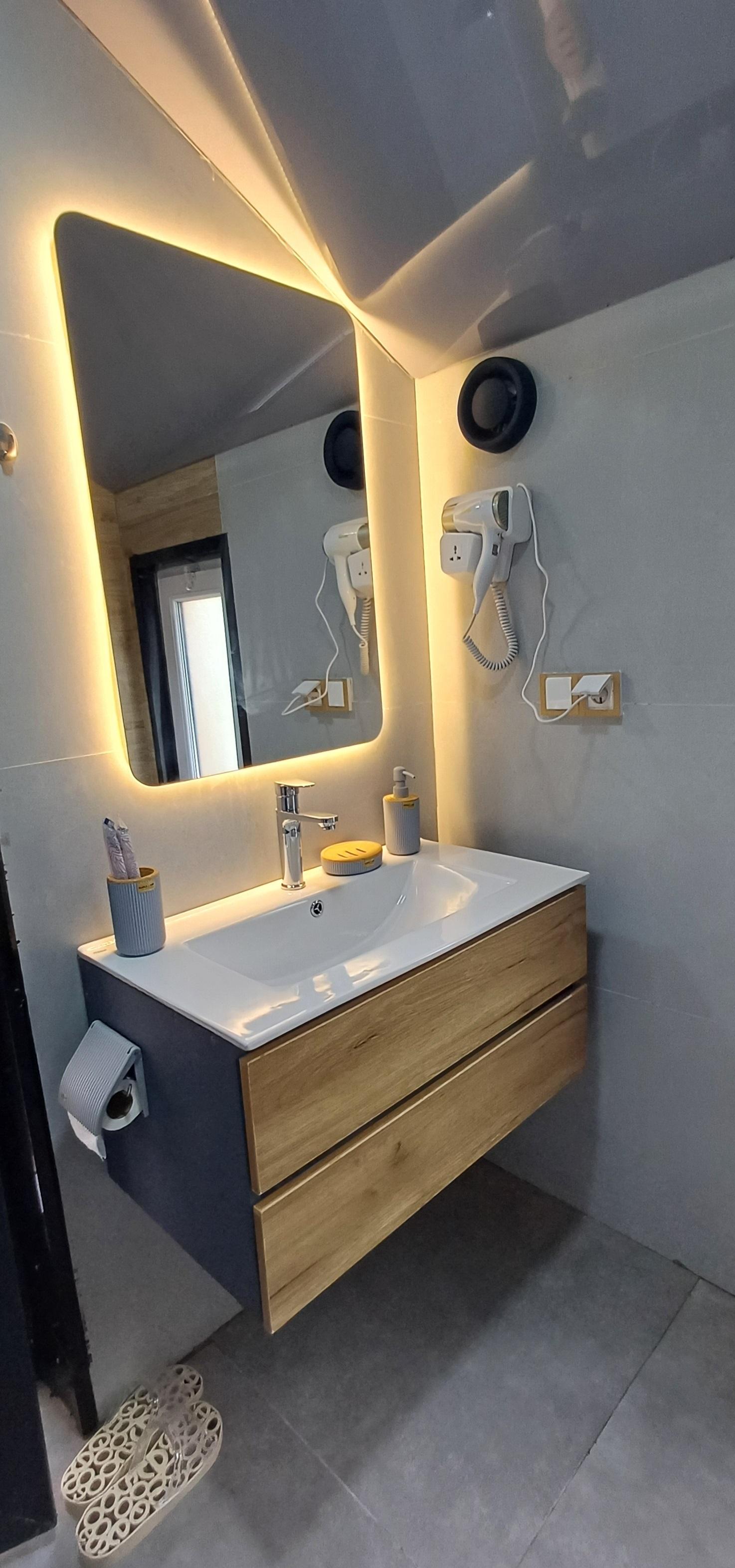 کلبه جنگلی آئورا با استخر ساحلی