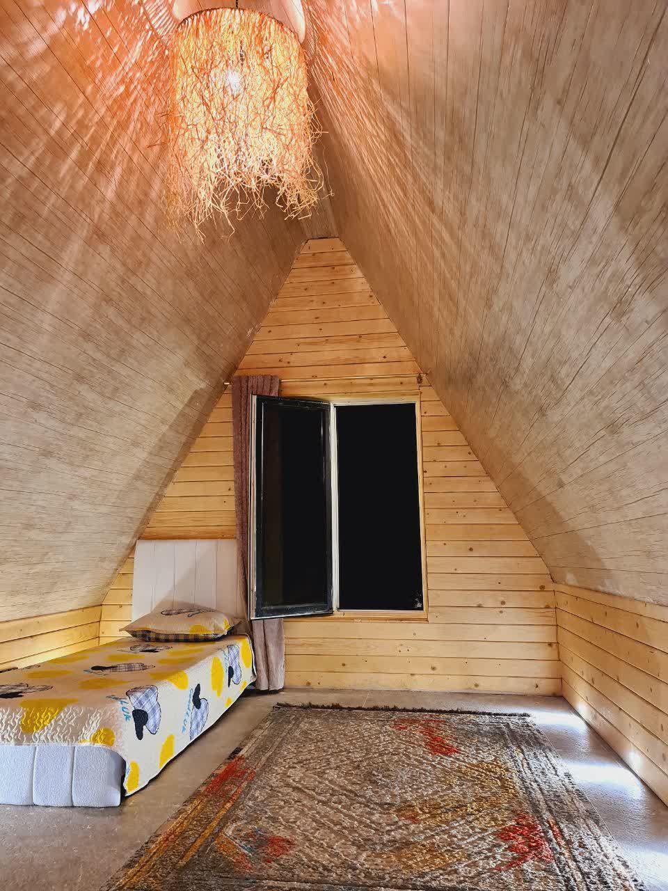 کلبه سویئسی دو خواب استخر چهار فصل