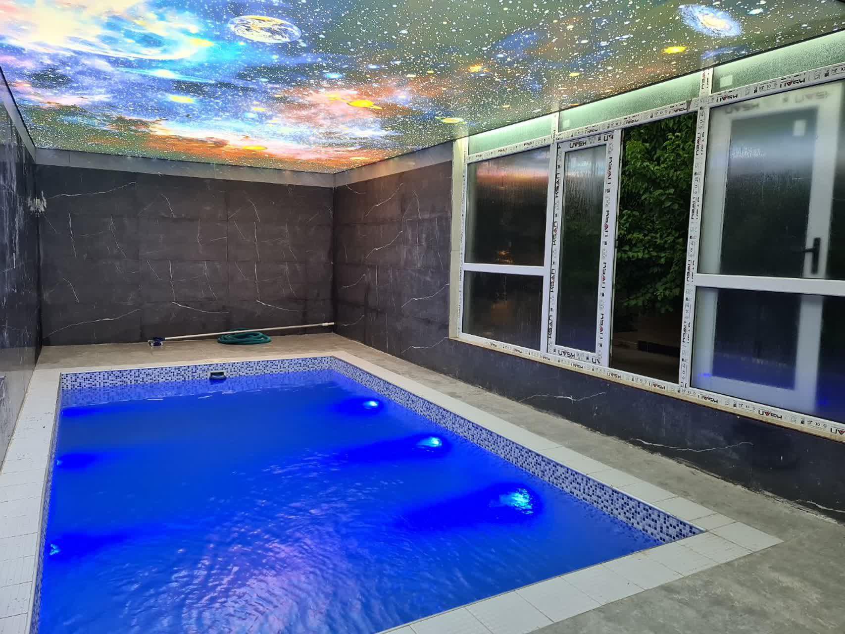 کلبه سویئسی دو خواب استخر چهار فصل