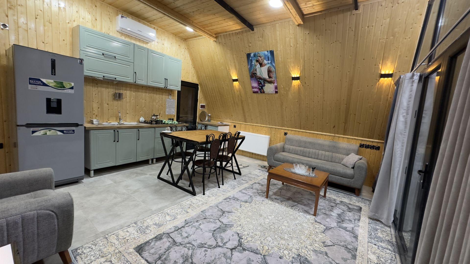 کلبه سوئیسی دو خواب کنار رودخانه