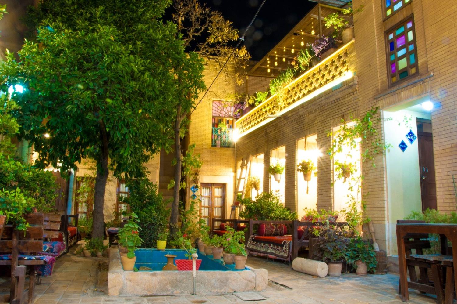 اقامتگاه سنتی ماه منیر