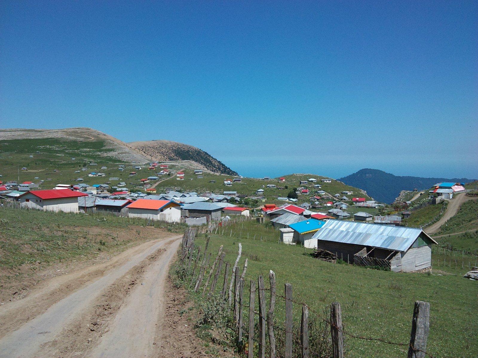 کلبه چوبی تالش درییلاق سوباتان چشم انداز زیبا