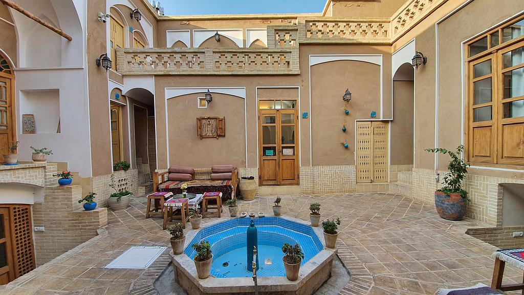 اجاره بوم گردی سرای سایه در کاشان