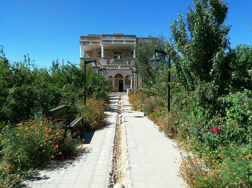 اقامتگاه بوم گردی شریفی در فردوس