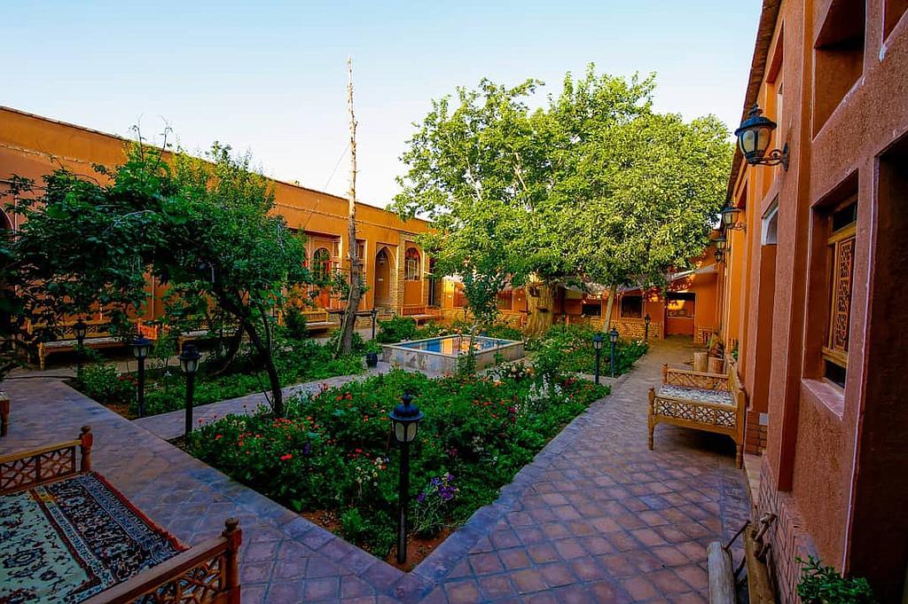 اقامتگاه بوم گردی خانه نخجیر در نراق