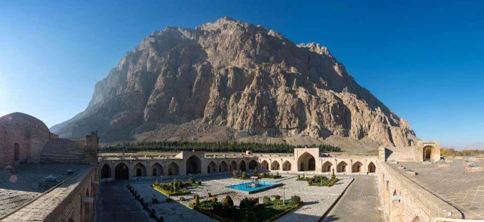 هتل کاروانسرای لاله بیستون در کرمانشاه