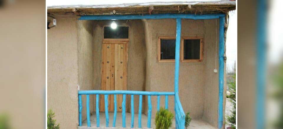 اقامتگاه بومگردی کلبه گلی در دلند