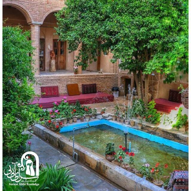 اقامتگاه بوم گردی سرای آبی بی در نی ریز