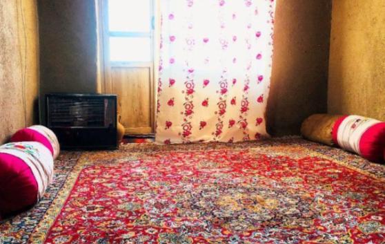 اقامتگاه بوم گردی بادام در کاشمر