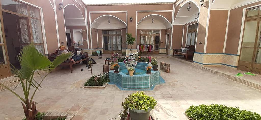 اقامتگاه بوم گردی حافظ در ورزنه