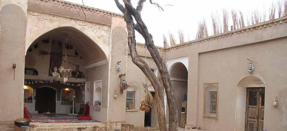 اقامتگاه بوم گردی بارانداز طباطبایی خور و بیابانک