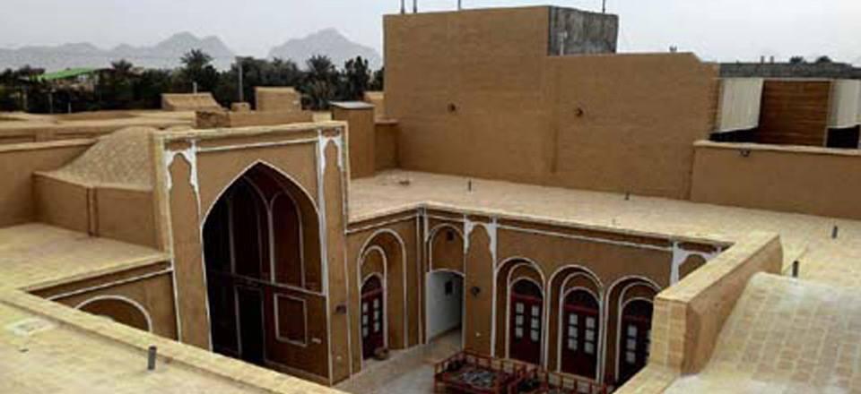 اجاره اقامتگاه بوم گردی ماه بی بی اردکان