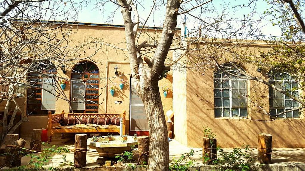 اجاره اقامتگاه سرای مهرگرد در مهریز یزد