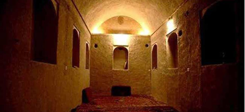 اقامتگاه بوم گردی آیرونی در خور و بیابانک