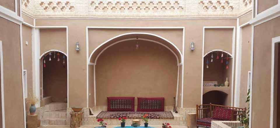 اقامتگاه بوم گردی خشت و ماه در اردکان