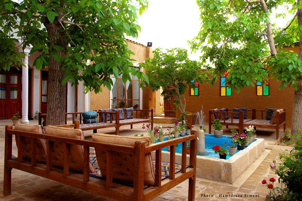 اقامتگاه بوم گردی نی چشمه در اقلید