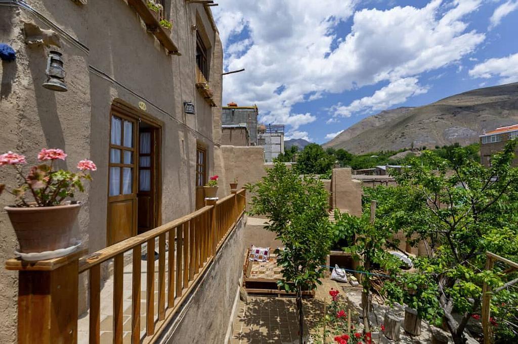 اجاره اقامتگاه بوم گردی چنارستان در درود نیشابور