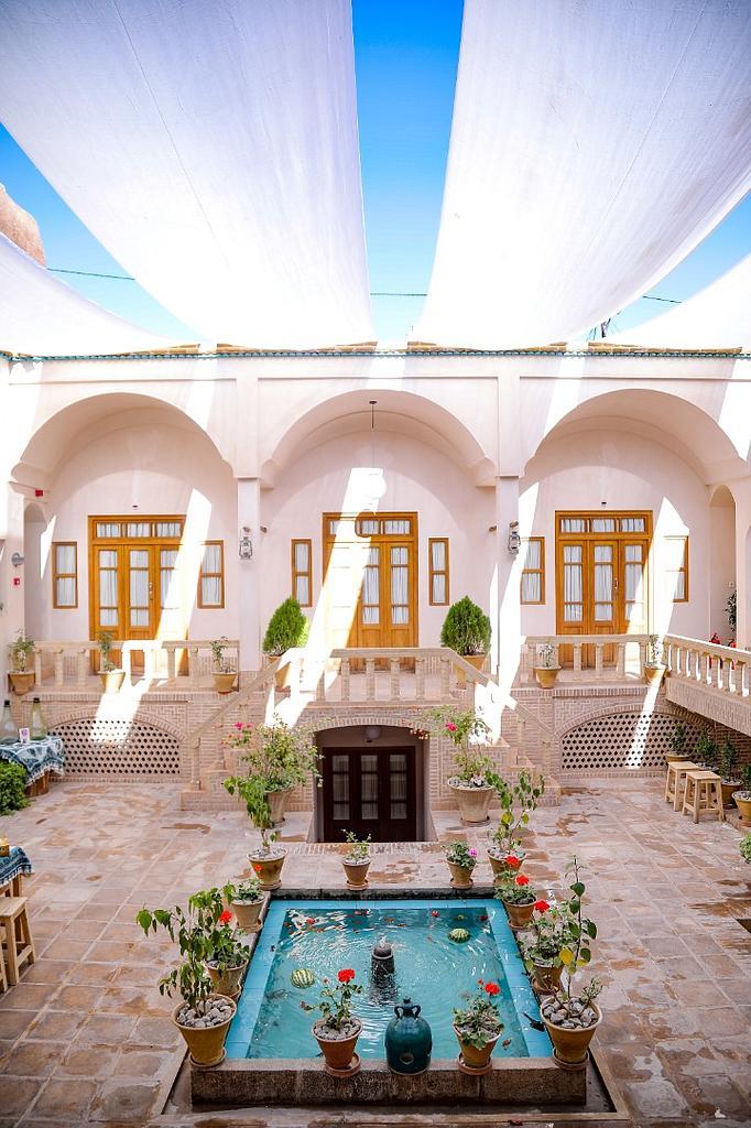 اقامتگاه سنتی کاشانه روشن در کاشان