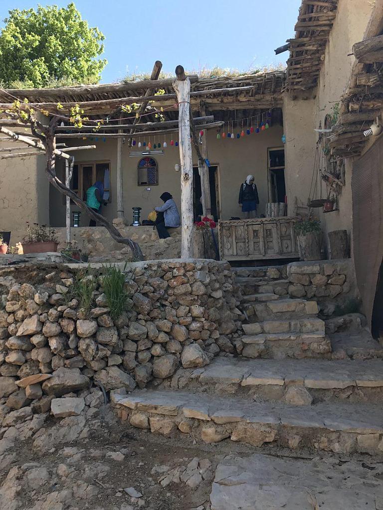 اجاره اقامتگاه بوم گردی سرای هما در سپیدان