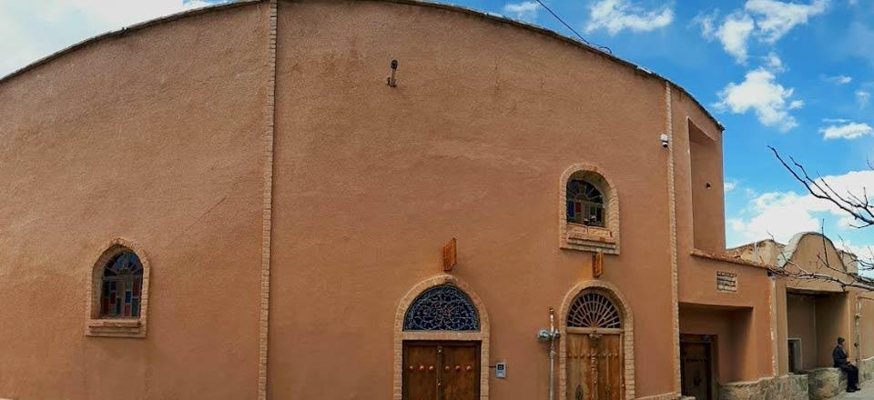 اقامتگاه بوم گردی نراقی ها در نراق