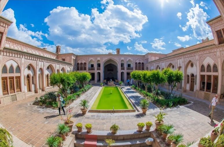 هتل سنتی سرای عامری ها در کاشان